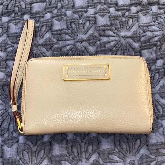 Marc Jacobs Zip up wristlet wallet - Picture 1 of 4